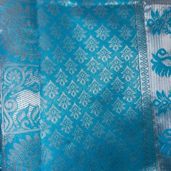 Blue and Silver Deer Motif Saree - Picture 2 of 8